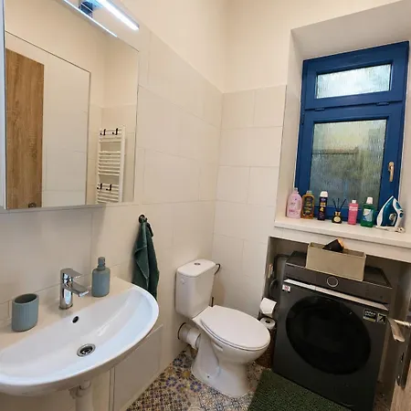 Boutique Below The Castle Apartmán *